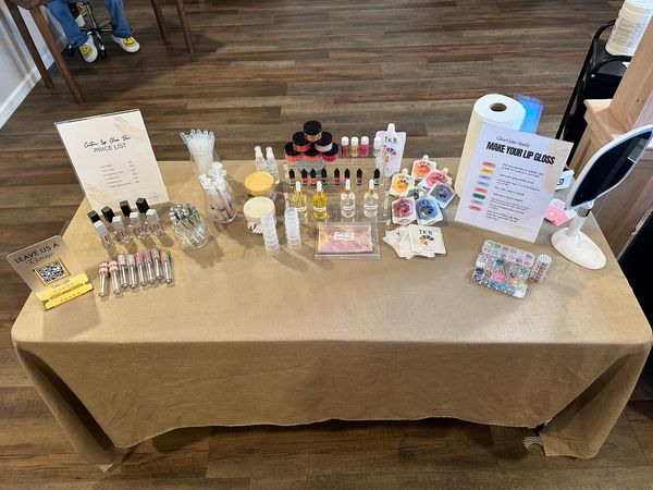 Custom Lip Gloss Bar Training